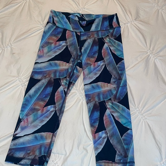 Live Love Dream / size Medium - cropped length leggings EUC - Picture 1 of 9